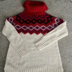 Sweater with turtleneck and winter print